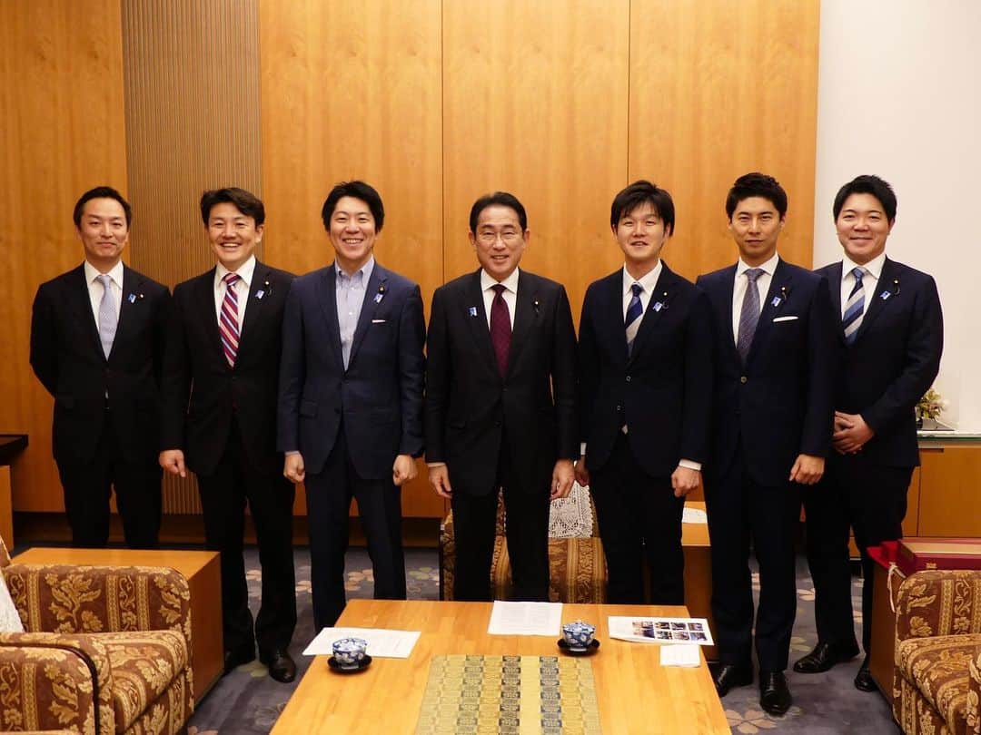 中曽根 康隆さんのインスタグラム写真 - (中曽根 康隆Instagram)「岸田総理へ台湾出張の帰国報告🇹🇼  総理は韓国から帰国されたばかり。 大変お疲れ&ご多忙のところ、貴重なお時間を頂戴し、我々の活動報告を親身に聞いて下さいました。」5月9日 0時25分 - yasutaka_nakasone
