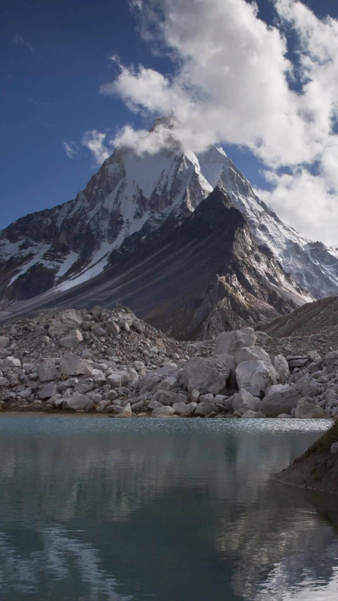 ジミー・チンのインスタグラム：「Shivling, Garwhal Himalayas, India.」