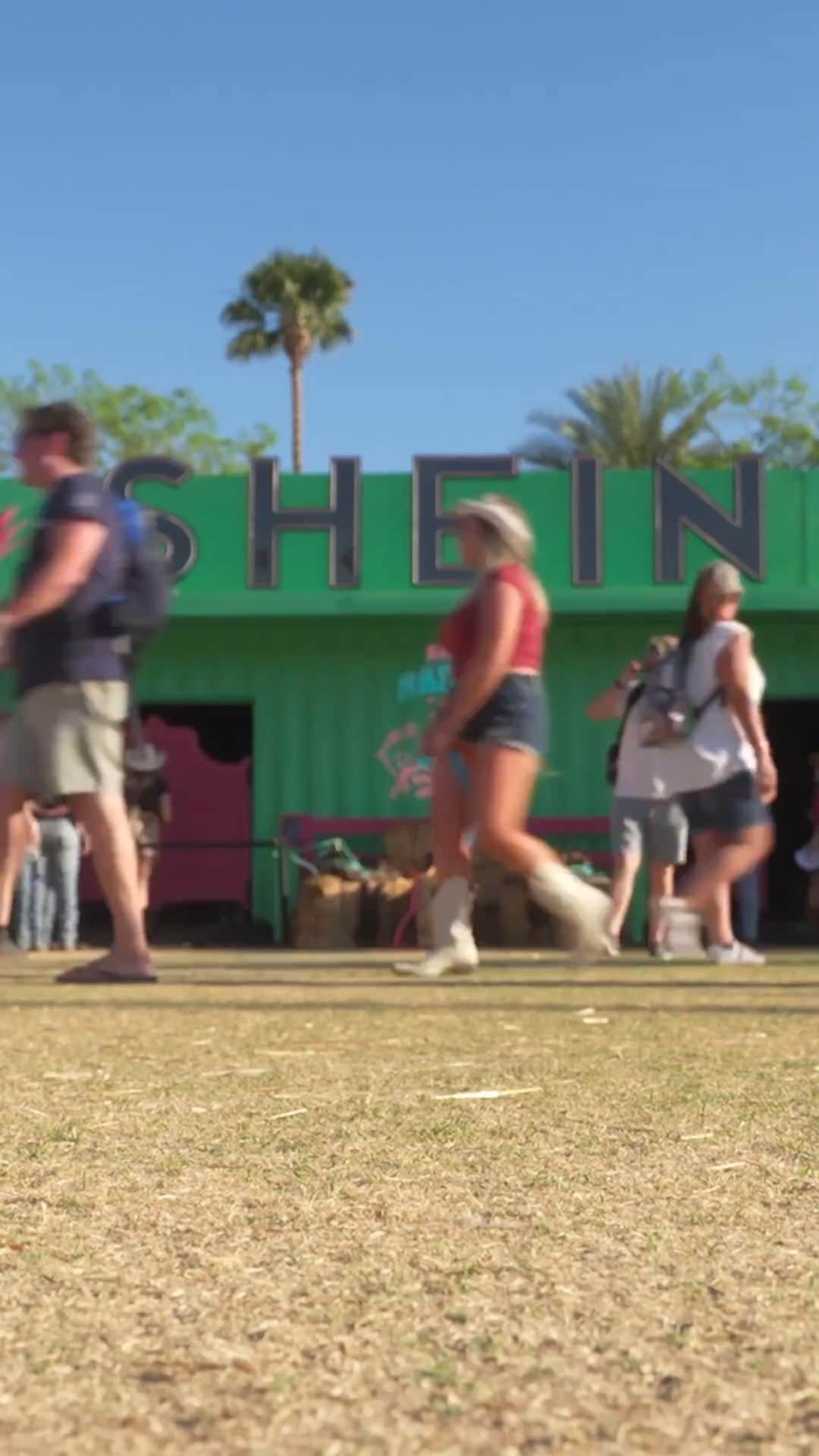 SHEINのインスタグラム：「#SHEINintheWild goes to @stagecoach! Check out what the SHEINistas were wearing this weekend in the desert and comment your favorite fit below 🌵👇 #SHEINxStagecoach  #SHEINmusicfest」