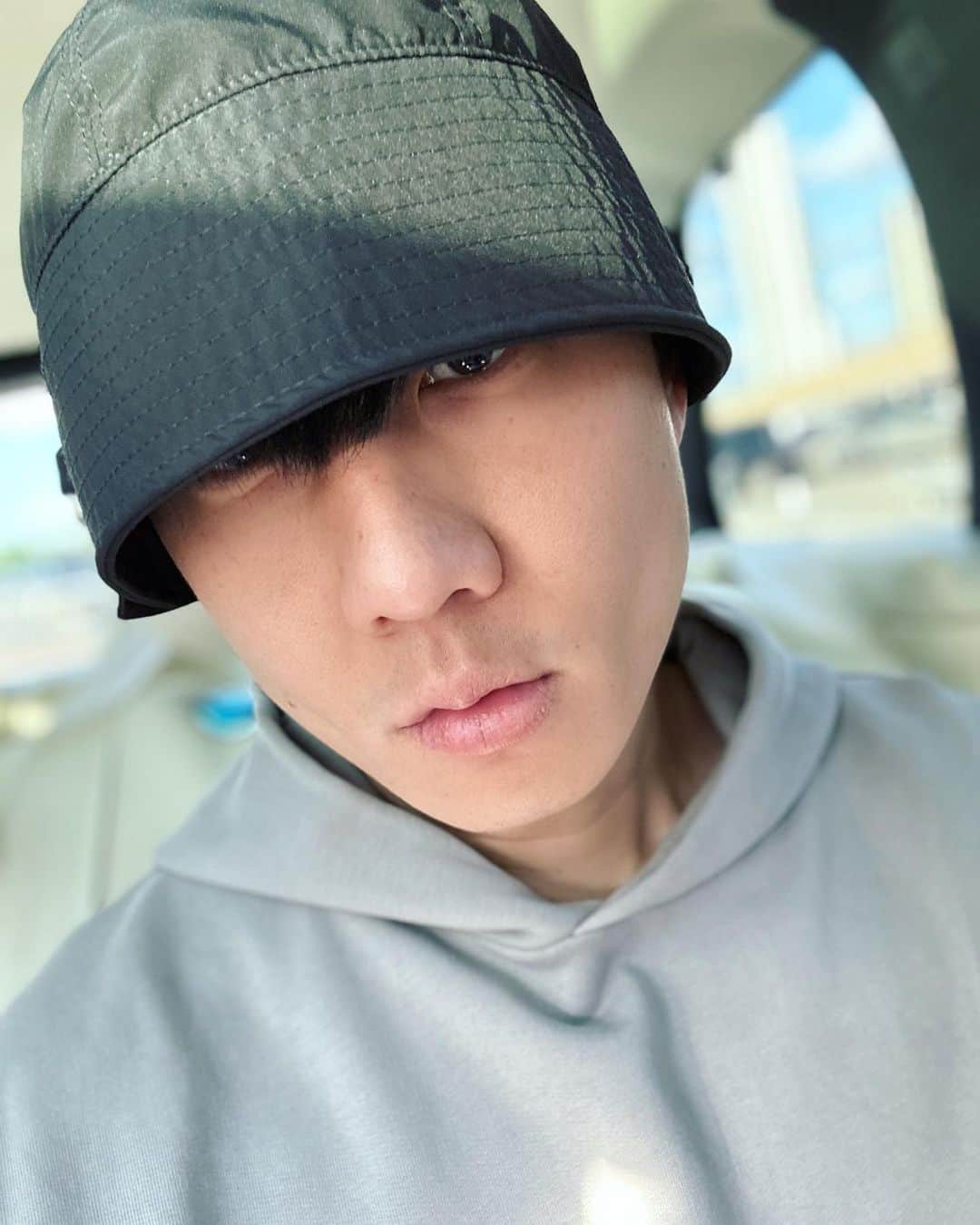 林俊傑のインスタグラム：「Soaking it in… sunrise till sunset. Cherishing every breathing moment. 深呼吸，活在當下」