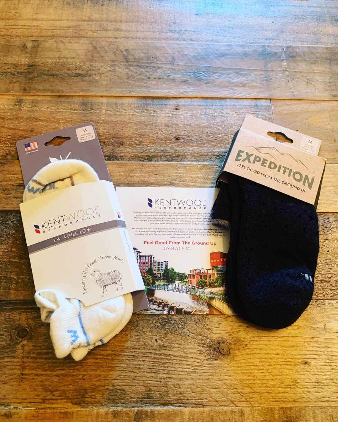 キム・カウフマンのインスタグラム：「I came home from two weeks on the road to a little surprise in my mailbox for me to try. I have worn @kentwool socks for years and they truly are THE BEST! If you’re tired of your socks falling down in your shoes or blisters on the course, get some kentwool!! You won’t be disappointed. ☺️. #sanfordsports @sanford_glf @sanford_complex @footjoy #socks #kentwoolsocks」