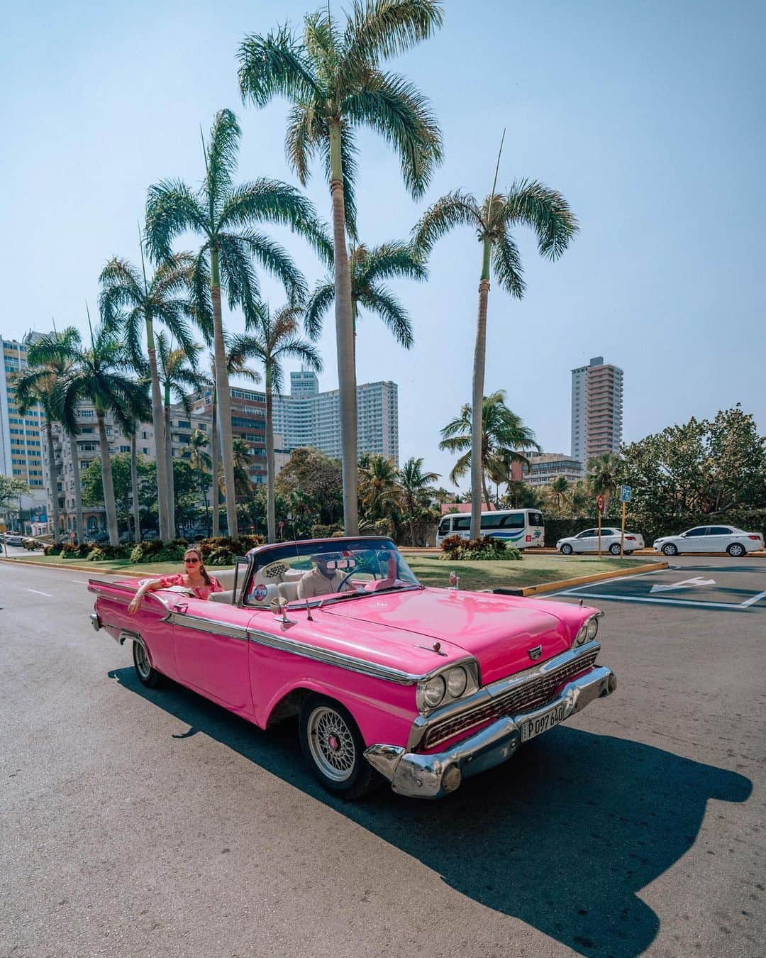 Izkizさんのインスタグラム写真 - (IzkizInstagram)「Cruising around the colourful streets of Havana in a hot pink classic car 💕  One of the first things you notice as you arrive in Havana are the colourful vintage cars that line the streets. The classic car is as much of a Cuban icon as cigars, rum and Che Guevara. The streets of Cuba are like one big motor museum with Chevrolets, Buicks, Chryslers and Fords to Soviet-era Volgas and Ladas. 🚘   American cars were imported into Cuba for about 50 years, beginning near the early 20th century. After the Cuban Revolution, the U.S. embargo was erected and Castro banned the importation of American cars and mechanical parts. That’s why Cuba is the way it is today - essentially a living museum for classic cars! 🚗   #Havana #Cuba」5月9日 0時55分 - izkiz