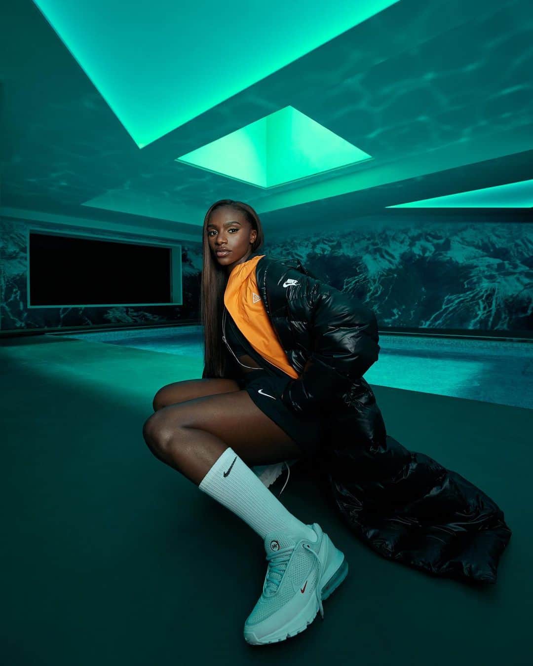 NIKEさんのインスタグラム写真 - (NIKEInstagram)「“Fashion is something that I find an escape in, something you can't be limited from.” - @dinaashersmith   An absolute force when sprinting between the lines, Dina Asher-Smith embraces the freedom to step outside of them with her everyday style.   Tap the 🔗 to shop Dina’s Nike favorites.」5月9日 1時00分 - nike