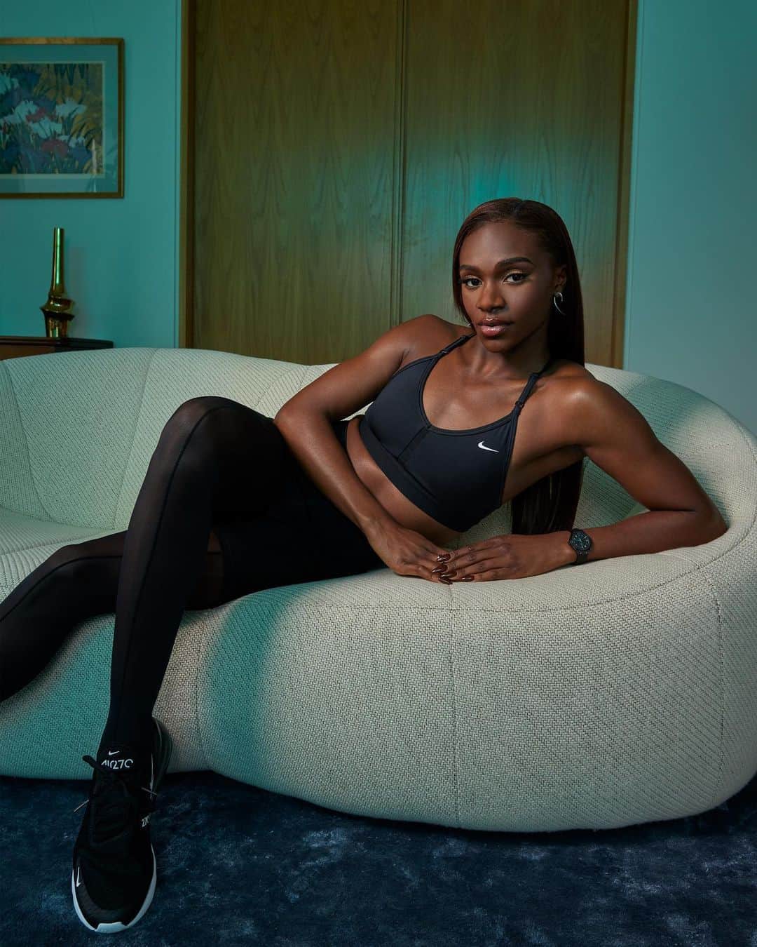 NIKEさんのインスタグラム写真 - (NIKEInstagram)「“Fashion is something that I find an escape in, something you can't be limited from.” - @dinaashersmith   An absolute force when sprinting between the lines, Dina Asher-Smith embraces the freedom to step outside of them with her everyday style.   Tap the 🔗 to shop Dina’s Nike favorites.」5月9日 1時00分 - nike
