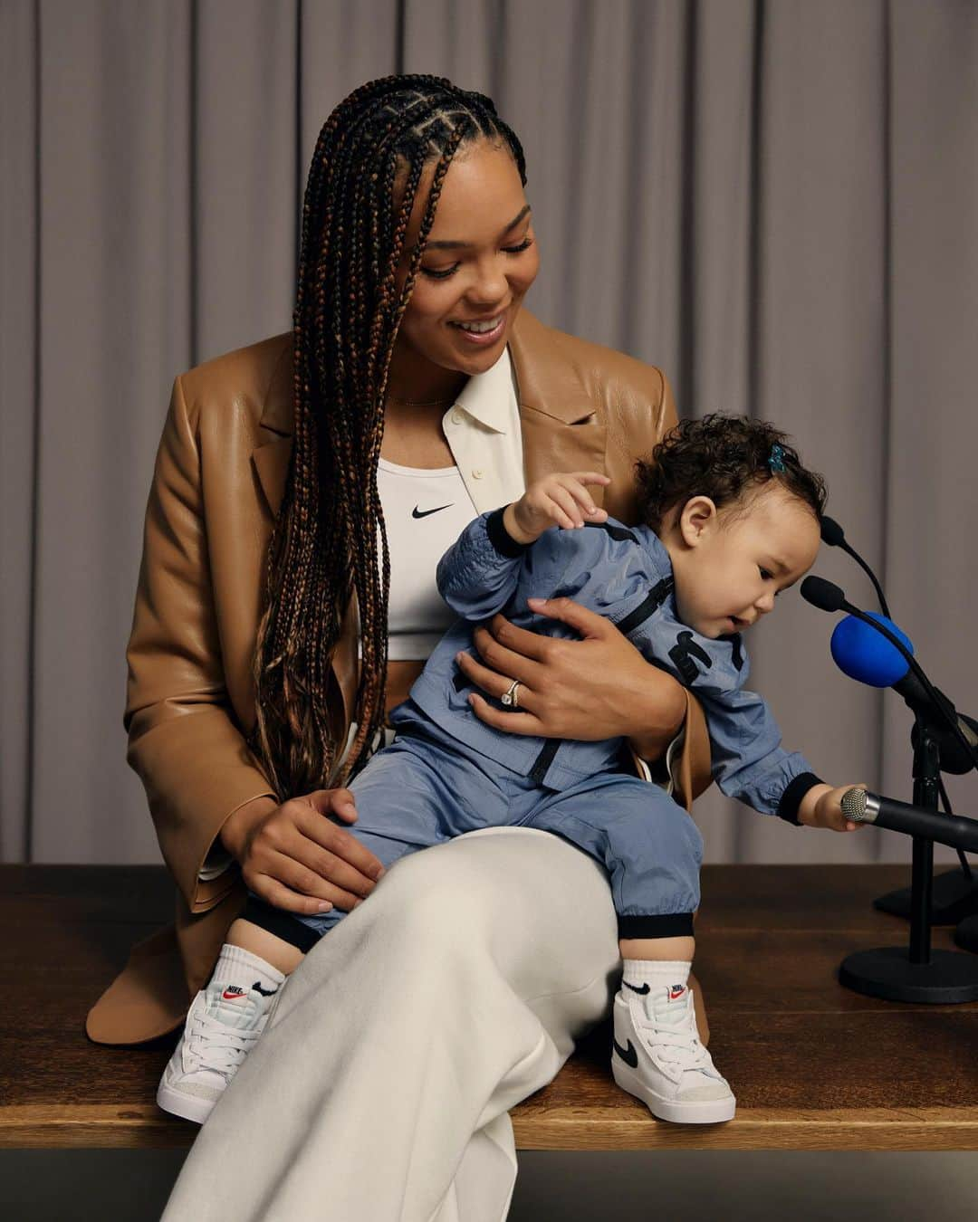 Nike Womenさんのインスタグラム写真 - (Nike WomenInstagram)「For new mom and Minnesota Lynx forward @napheesa24, there are a lot of parallels between basketball and motherhood. ❤️  "On a team, you need to listen to your teammates and look at their needs before yours – and that's a hundred-fold with being a mom," she says.   As she looks ahead to the 2023 WNBA season, Napheesa is excited to celebrate her mom wins with her 11-month-old daughter, Mila, who helped her recreate her now-iconic post-baby press conference.  Let's give it up for moms everywhere – they really are all that.」5月9日 1時00分 - nikewomen