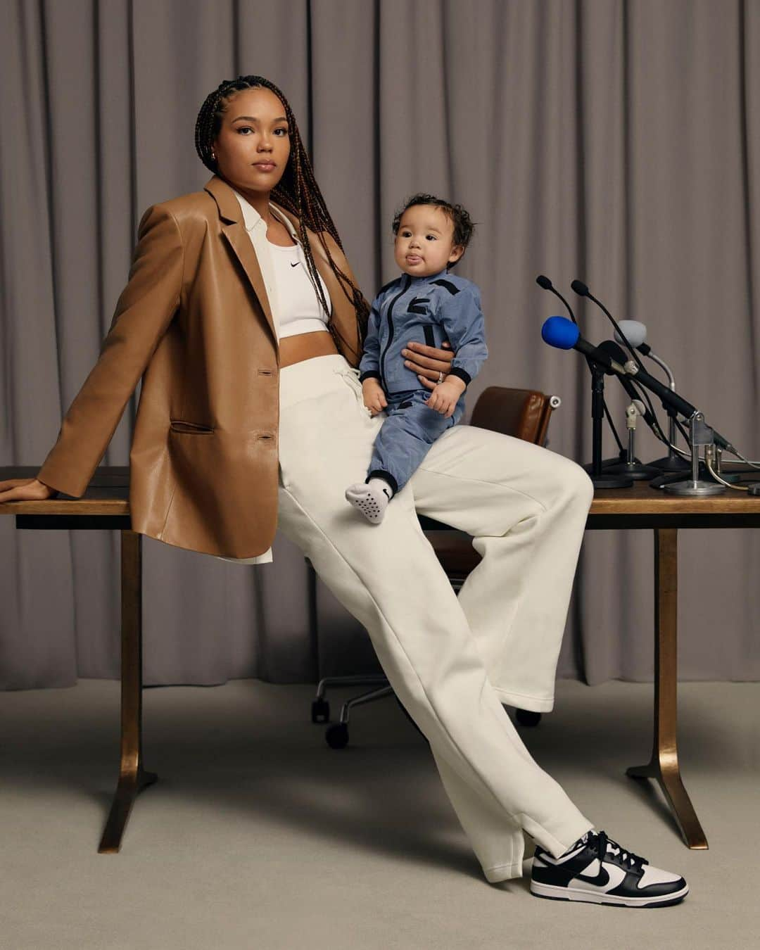 Nike Womenさんのインスタグラム写真 - (Nike WomenInstagram)「For new mom and Minnesota Lynx forward @napheesa24, there are a lot of parallels between basketball and motherhood. ❤️  "On a team, you need to listen to your teammates and look at their needs before yours – and that's a hundred-fold with being a mom," she says.   As she looks ahead to the 2023 WNBA season, Napheesa is excited to celebrate her mom wins with her 11-month-old daughter, Mila, who helped her recreate her now-iconic post-baby press conference.  Let's give it up for moms everywhere – they really are all that.」5月9日 1時00分 - nikewomen