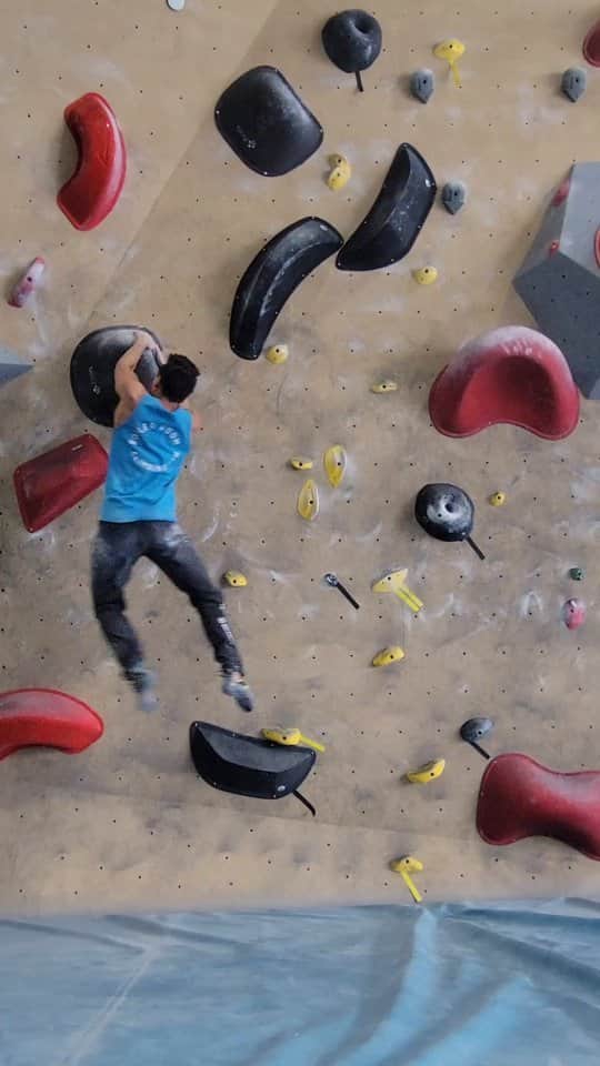 シーン・マコールのインスタグラム：「Looking back at climbs from a few months ago is chilling. I know my shoulder was recovering but I can see and feel how much stronger it is now. ⠀⠀⠀⠀⠀⠀⠀⠀⠀ This video was from my trip in February to @boilerroomclimbing ⠀⠀⠀⠀⠀⠀⠀⠀⠀ ⠀⠀⠀⠀⠀⠀⠀⠀⠀ ⠀⠀⠀⠀⠀⠀⠀⠀⠀ ⠀⠀⠀⠀⠀⠀⠀⠀⠀ ⠀⠀⠀⠀⠀⠀⠀⠀⠀ ⠀⠀⠀⠀⠀⠀⠀⠀⠀ ⠀⠀⠀⠀⠀⠀⠀⠀⠀ @scarpana | @boilerroomclimbing | @mec | @flashedclimbing | @team_edelrid  #climbing #train #canada #athlete #sports #power #fitness #work #workhard #workout #strength #ninja #gym #fun #climbing_photos_of_instagram #business #challenge」