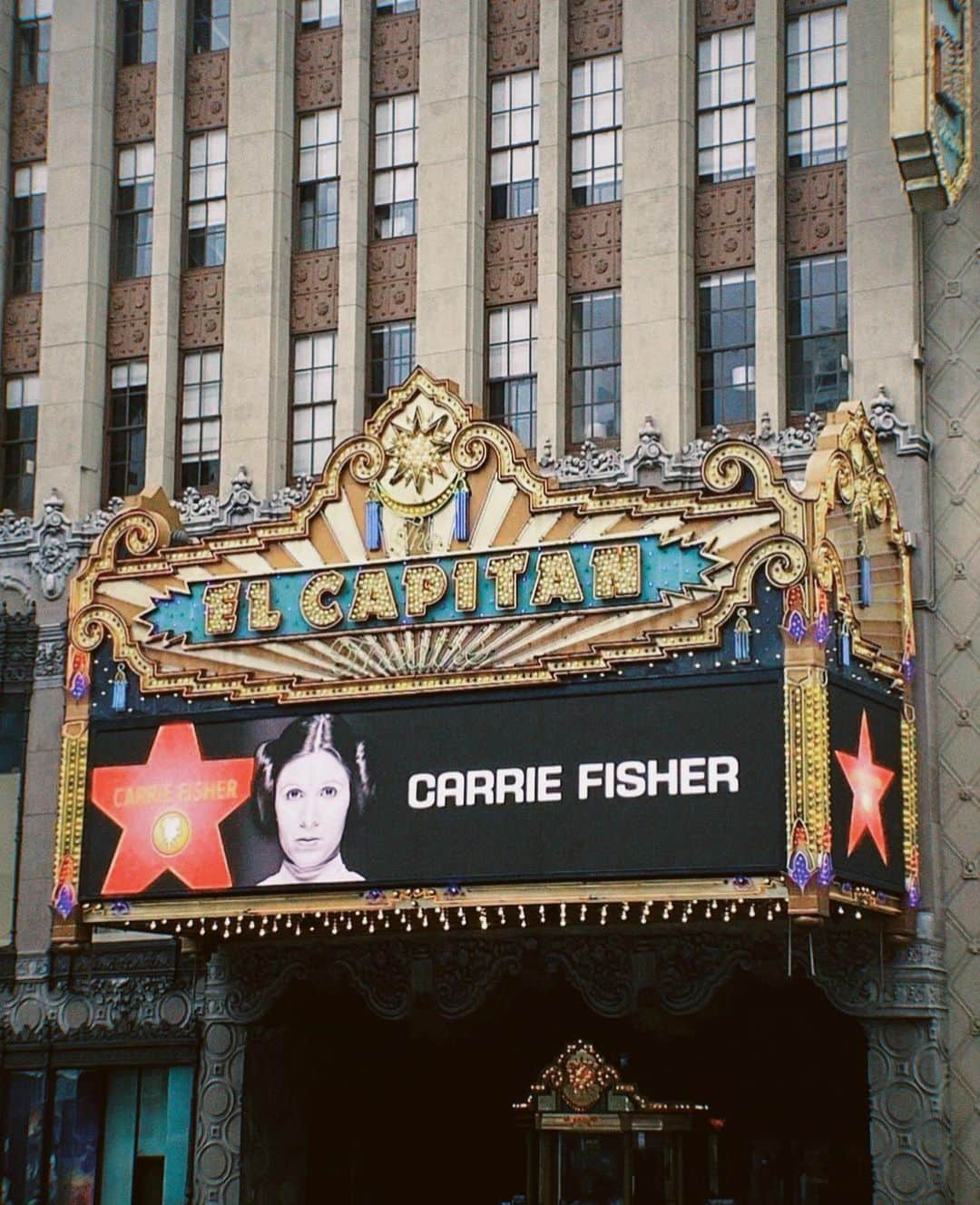 マーク・ハミルさんのインスタグラム写真 - (マーク・ハミルInstagram)「#CarrieOnForever ✨🤍」5月9日 1時32分 - markhamill