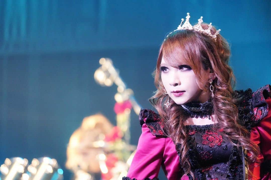 のインスタグラム：「Versailles × D BLOOD OF ROSE  CLUB CITTA'川崎ありがとうございました！  良き薔薇の聖戦でした🌹」