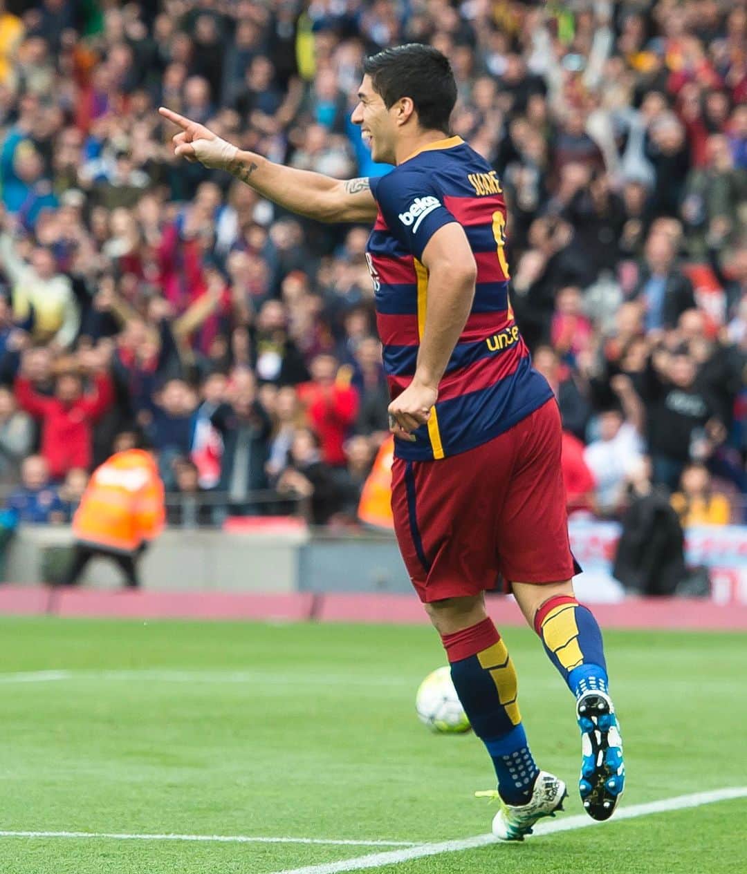 FCバルセロナさんのインスタグラム写真 - (FCバルセロナInstagram)「🤠 El "pistolero" Luis Suárez scored this goal against Espanyol, 7 years ago today」5月9日 3時00分 - fcbarcelona