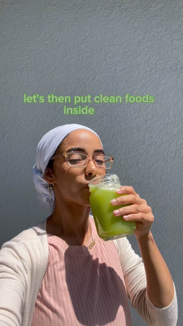 ケイラ・フィリップスのインスタグラム：「Eat clean 🌱  use my code KAYLA10 for 10% off your juicer @namawell」