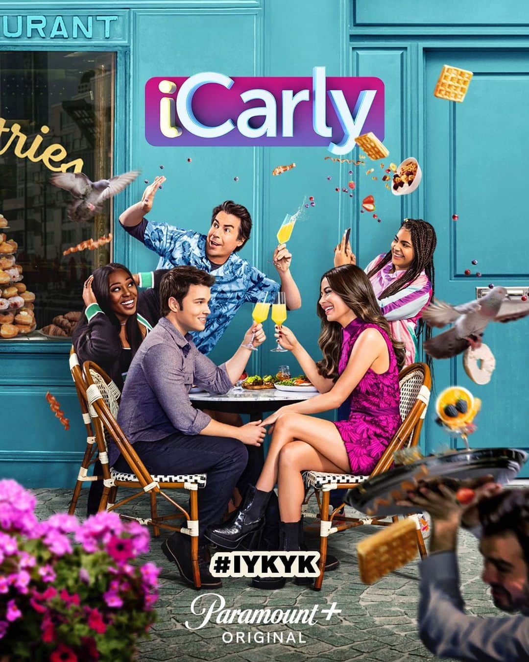 ネイサン・クレスのインスタグラム：「#IYKYK  Stay tuuuuuuned, dates coming soon 💙  #icarly #season3」