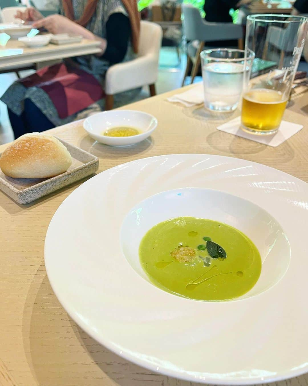 東條恭子さんのインスタグラム写真 - (東條恭子Instagram)「“TEIEN Restaurant comodo”🍽️ 緑豊かな庭園を眺めながらお食事をいただける 東京都庭園美術館のガーデンレストラン🍃🤍 のんびりとした癒しのひととき☁️✨ こんな過ごし方が好きすぎる..!🌱🥹🫶🏻 ⁡@teienartmuseum   #東京都庭園美術館 #美術館 #美術館好きな人と繋がりたい #美術館好き #休日の過ごし方 #レストランコモド #teienrestaurantcomodo #teienartmuseum #tokyometropolitanteienartmuseum #gardenrestaurant #museum #museumlover」5月9日 2時24分 - kyoko_tojo