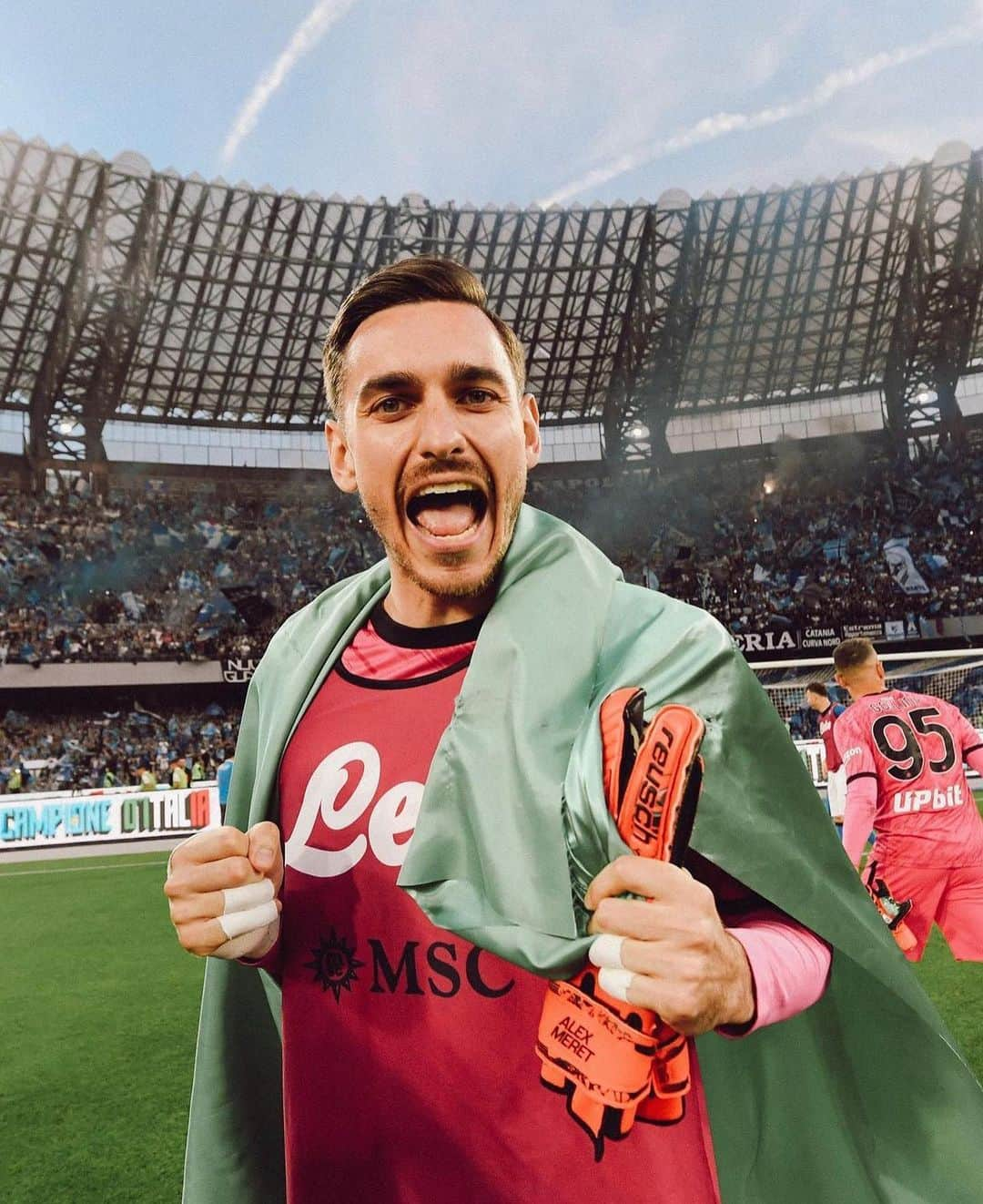 アレックス・メレットのインスタグラム：「CHE F3STA! 🇮🇹💙」