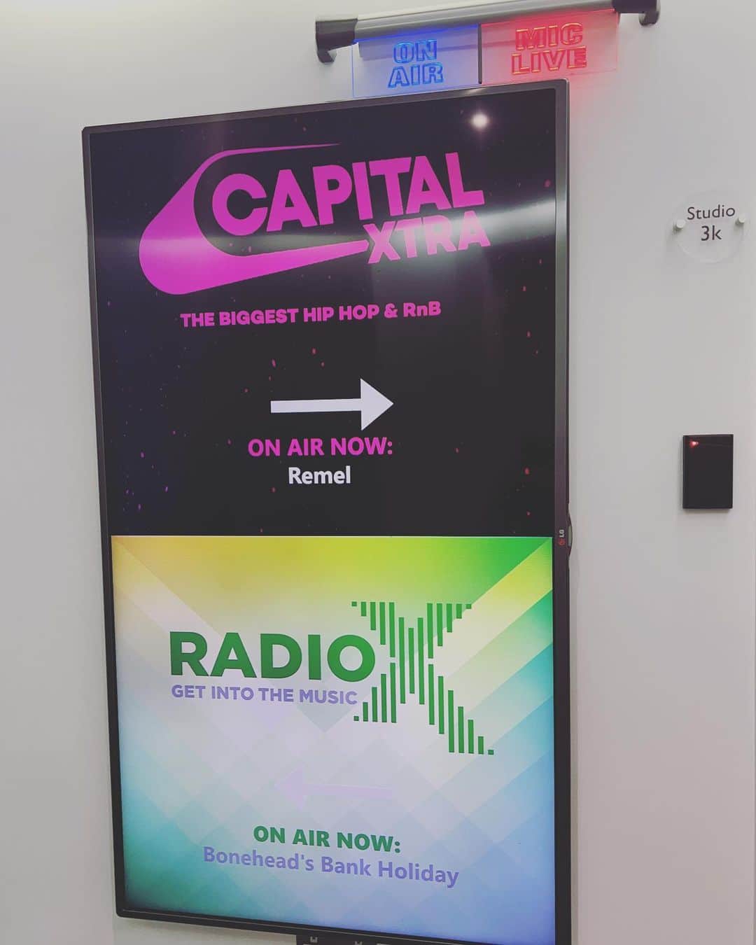ポール・”ボーンヘッド”・アーサーズのインスタグラム：「Thanks for today @radiox see you next year. #boneheadsbankholiday」
