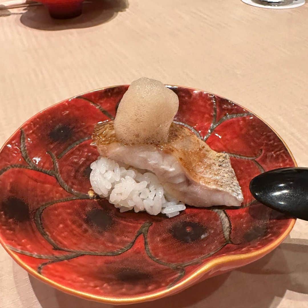 SUSHIBABYさんのインスタグラム写真 - (SUSHIBABYInstagram)「OSUSHI PARTY🍣🎉💛  念願のおすしのじかん🤑 いっぱい食べるまんの集まりやからコースも余裕で食べちゃう🤘🏻  #八新鮨#大分#鮨 #sushibaby#大食らいおんなたち」5月9日 2時31分 - ___rkc.jp
