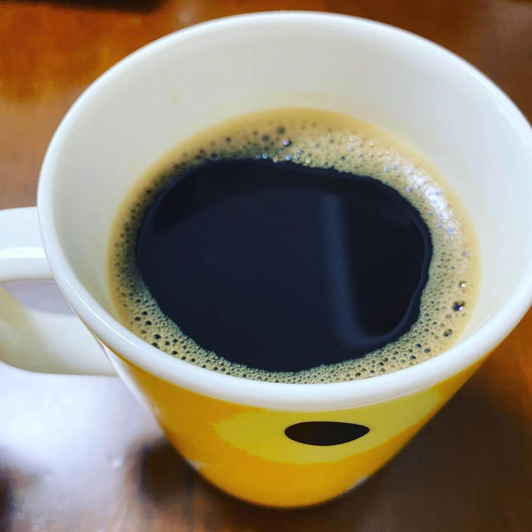 のインスタグラム：「コーヒーチャレンジ☕️  おはようございます！ 本日もコーヒーから！ (55日目)  今日から15日(月)までの1週間、 祇園花月でアキ新座長新喜劇に出演させて頂きます！  アキさんの座長就任後、初の祇園花月になりますので少しでも盛り上げれるように頑張ります！是非楽しんでくださいね😊  皆さん、今日も良い一日を！  #吉本新喜劇 #カバ #コーヒーチャレンジ #苦手なコーヒーをお茶の感覚で飲めるようになるまでの道のり #コーヒー #coffee #コーヒーチャレンジ #coffeechallenge #カフェ #Cafe #吉本新喜劇 #yoshimotoshinkigeki #カバ #kaba #カフェ巡り #喫茶店巡り #カバッチグー #どーゆーそれー #次はどこでコーヒー嗜も？ #皆さん、今日も良い一日を！」