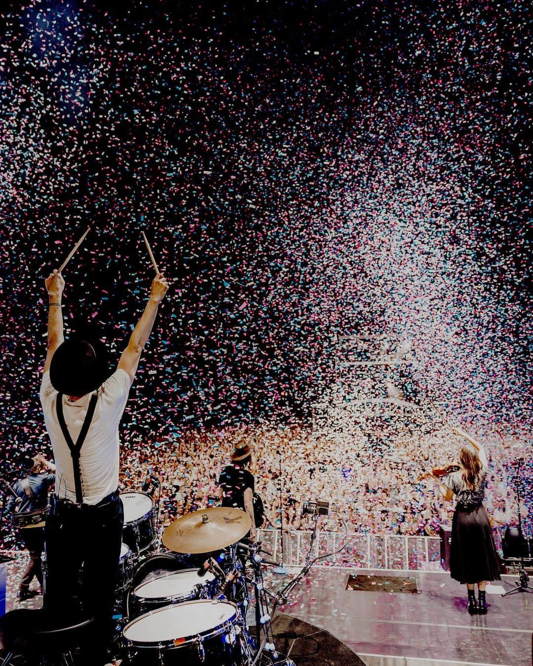 The Lumineersさんのインスタグラム写真 - (The LumineersInstagram)「@shakykneesfest you were incredible! 🎉🤘」5月9日 2時39分 - thelumineers