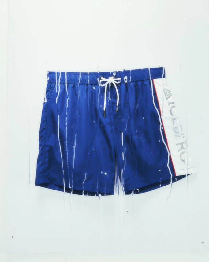 アイスバーグのインスタグラム：「Bold yet classic in blue. Discover all shapes and colors of ICEBERG BEACHWEAR collection, available in the selected stores and at iceberg.com」