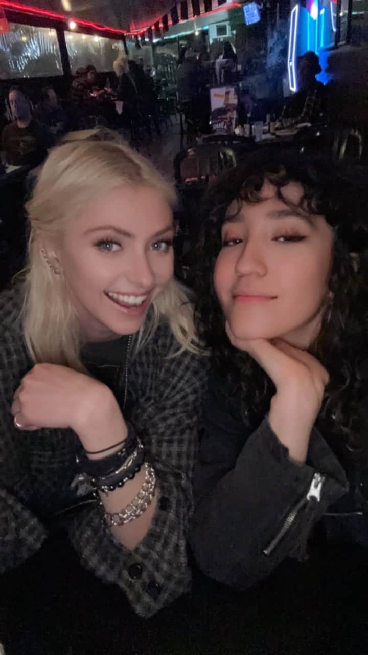 テイラー・モンセンのインスタグラム：「Hello L.A. ☀️」
