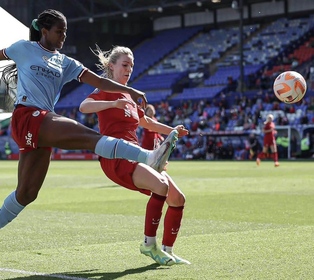 ジェンマ・ボナーさんのインスタグラム写真 - (ジェンマ・ボナーInstagram)「BIG squad effort this past week!! ❤️ ⠀⠀⠀⠀⠀⠀⠀⠀⠀ Fans were unreal again, glad we could repay the support with a win back at home 🫶  #YNWA #LFC」5月9日 3時19分 - gembon23