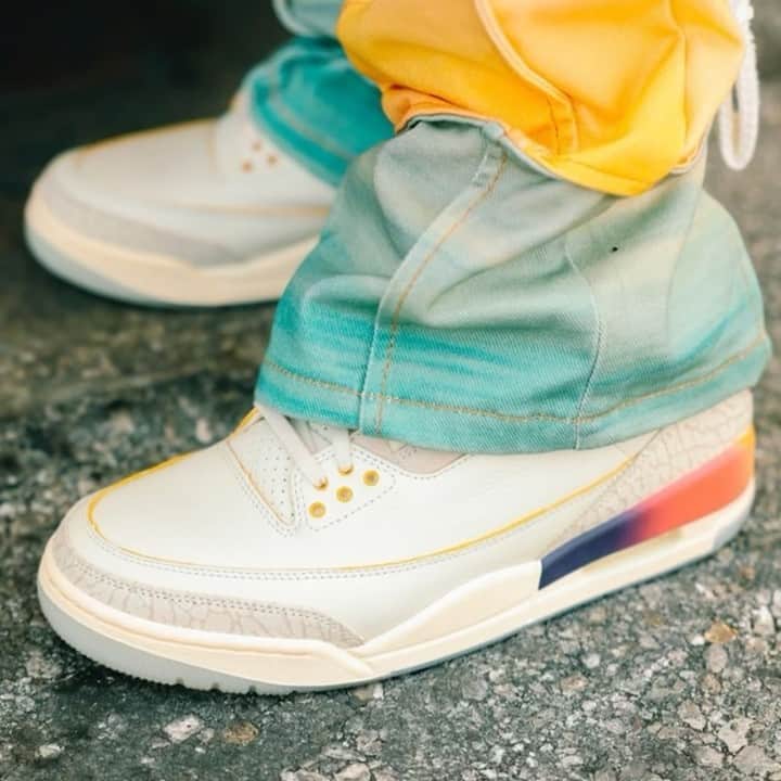 Sneaker News x Jordans Dailyさんのインスタグラム写真 - (Sneaker News x Jordans DailyInstagram)「Here's another look at the J Balvin x Air Jordan 3 ⚡️⁠ What's the verdict -- 🔥 or 🗑️!?⁠ ⁠ LINK IN BIO for more details + a closer look!」5月9日 3時20分 - jordansdaily