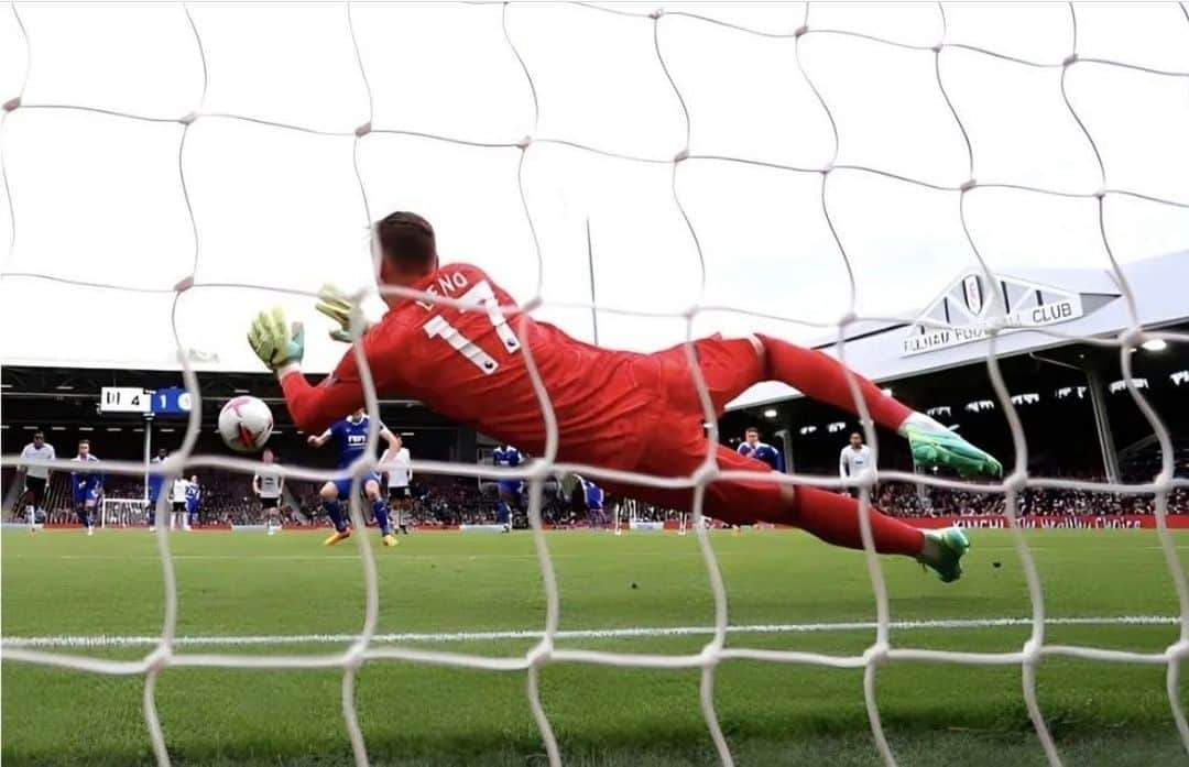 ベルント・レノさんのインスタグラム写真 - (ベルント・レノInstagram)「Crazy win today 💪🏽 three more games to go 🖤」5月9日 3時27分 - berndleno1