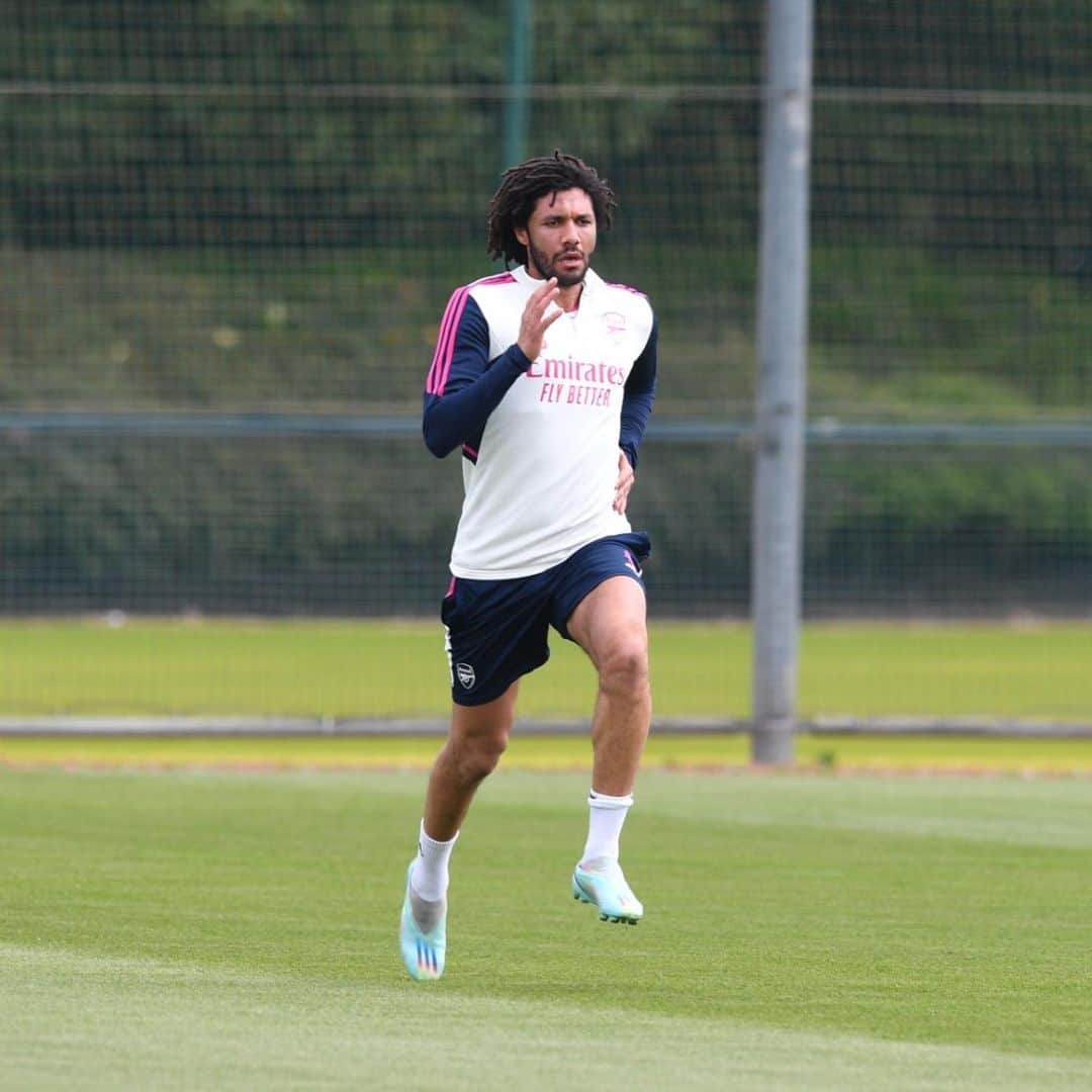 モハメド・エルネニーさんのインスタグラム写真 - (モハメド・エルネニーInstagram)「Feeling amazing to be outside on the pitches! Can’t wait to join the team for training again soon 🔴⚪️」5月9日 3時29分 - elnennym