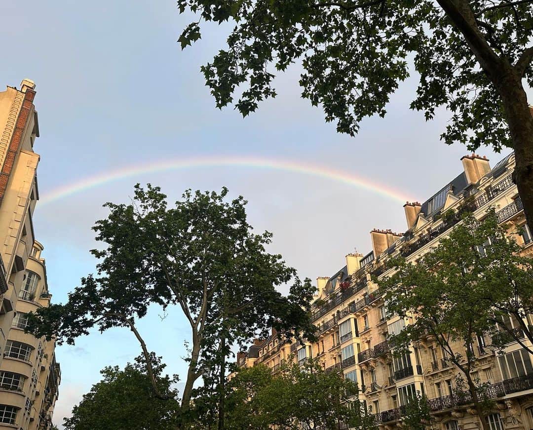 辻仁成さんのインスタグラム写真 - (辻仁成Instagram)「こんなすごい虹、なかなか、見ることができません。  5/29、オランピア、成功します。  😊」5月9日 3時39分 - tsujihitonari