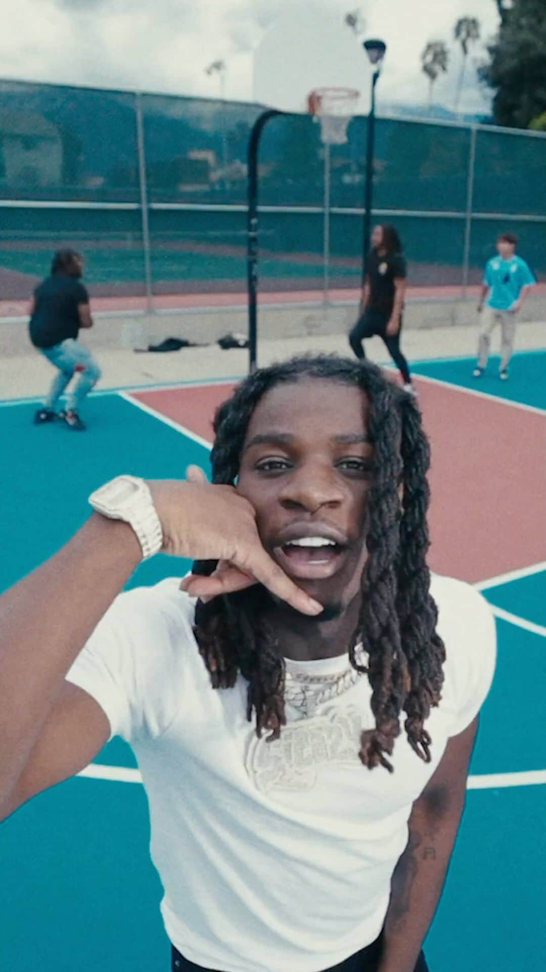 Vevoのインスタグラム：「@SleazyWorld_Go went viral with “Sleazy Flow” last year. Now watch the Michigan rapper link up with @Polo.capalot in “Off The Court,” dedicated to NBA star Ja Morant. 🏀 ⠀⠀⠀⠀⠀⠀⠀⠀⠀ ▶️ [Link in bio]」