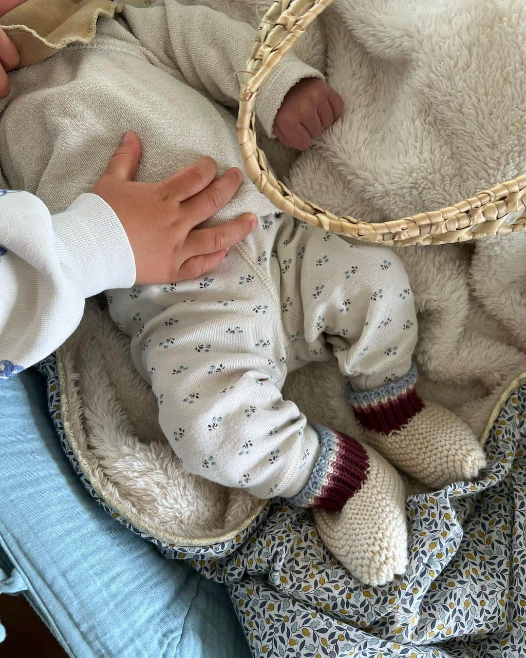 ピエール＝ユーグ・エルベールのインスタグラム：「Très heureux de vous annoncer la naissance de Léandre. Quelle émotion et la maman @langjulia a été extraordinaire ❤️ Trop fier de notre petite famille de 4 !  Happy to announce the birth of our second child Léandre. We are now officially a family of 4 thanks to our amazing mummy @langjulia ❤️」