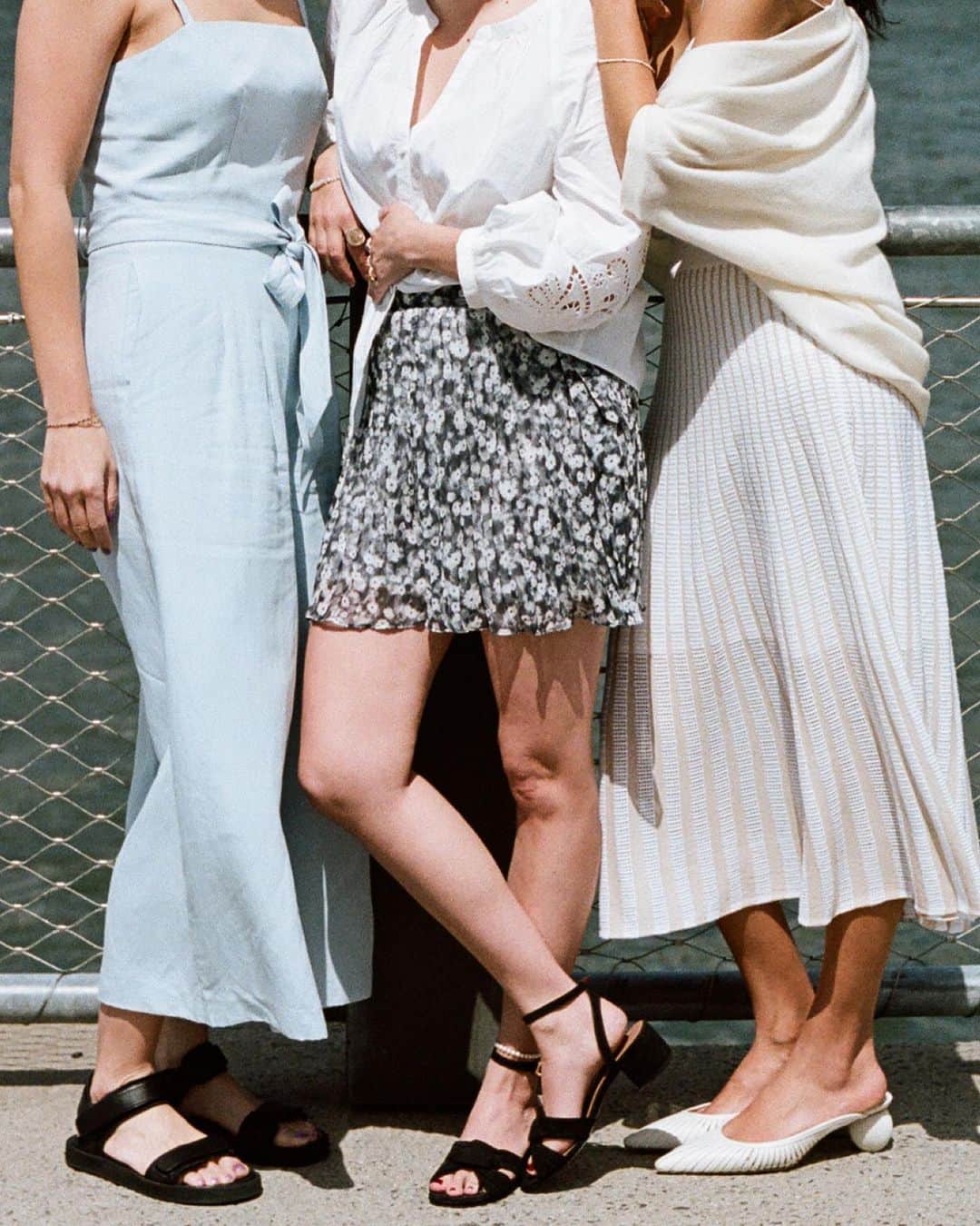 Club Monacoのインスタグラム：「Mother’s Day is almost here. To celebrate, we took three professionally creative New York moms out on a sunny walk in the park to discuss the challenges and many rewards of motherhood. — Stay tuned to our IG Stories + Highlights. 🤍🌸  Photograph by @jensteele」