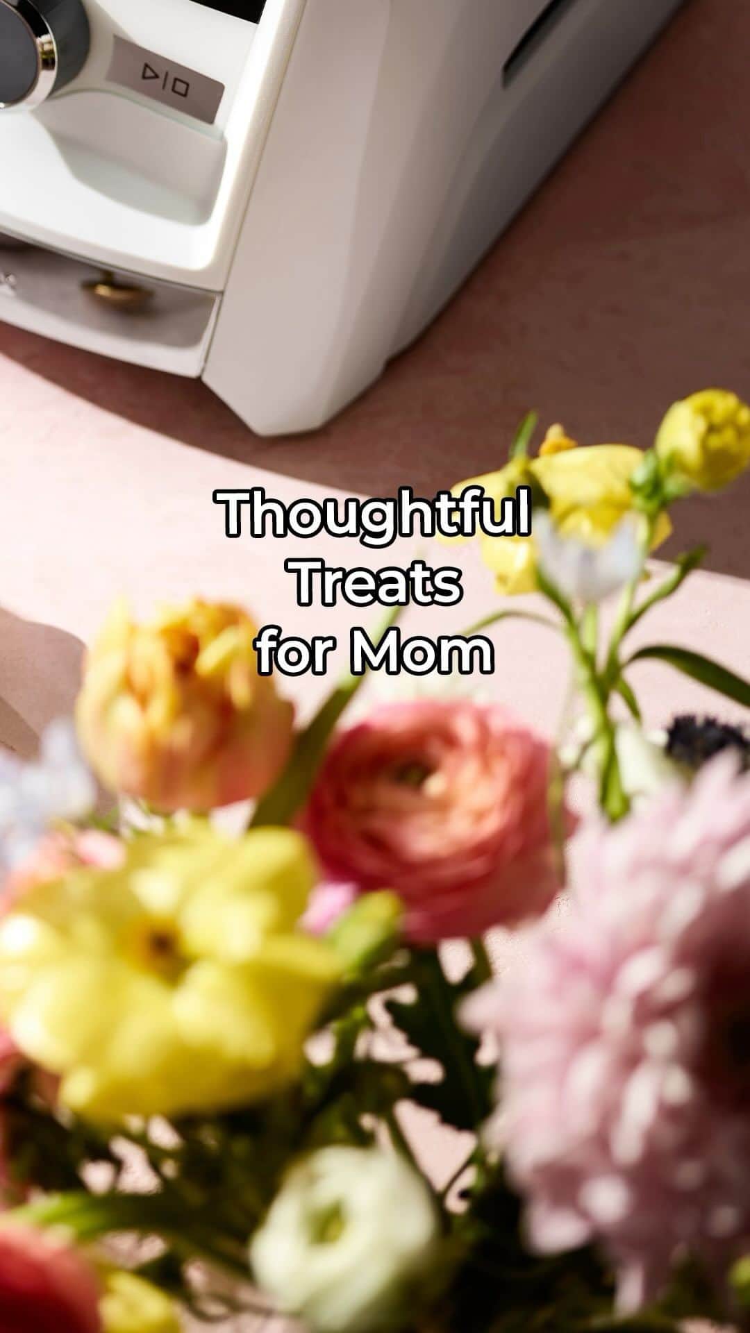 Vitamix Global Headquarters Real foodのインスタグラム：「Make #VitamixRealMomMoments this year with recipes made at home 🌼 • #vitamix #myvitamix #recipes #mothersday #recipeideas」