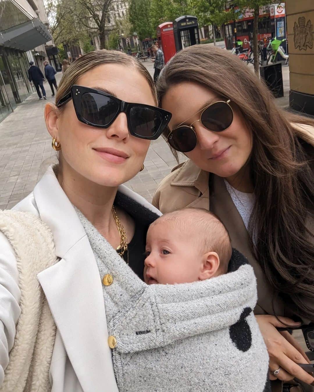 Ashley Jamesさんのインスタグラム写真 - (Ashley JamesInstagram)「I could get used to these long bank holiday weekends! I feel like I've done so much.🙏❤️  Here's a little round up of the weekend in no particular order. ❤️  1. Ada and I went for lunch with my bestie so she wore a fancy dress.  2. It was my nephew Jasper's 2nd birthday so we celebrated with a picnic in the park with his friends and family. It's the last time I see my sister before she pops and we're both mums of 2. 🤯 3. My gran came down for the party so here's 3 generations. There's 93 years between them! 4. Tommy went on a stag do so I had to take Alf swimming. It was my first time in a swimsuit and it just about fit. Nana and Papa waited in the car with Ada and she took a bottle! 🍼 5. Tommy and I went for brunch today and gave Alf his own table and he felt so grown up 🤣 6. Alfie loves my black shades and calls them his 'cool dudes' and I think that should be the official name for sunglasses going forward 😎 7. I went to see my friend Em and got to see London looking all fancy with its flags up. I'm really enjoying carrying Ada around just in a carrier. Wish I got more photos but I had to focus on the road due to my precious cargo. 8. With my bestie and Ada's aunty @stephaniebv (does everyone else refer to their friends as their children's Aunties?)  9. Park swagger this morning trying to play with Alf and burp Ada. I'm a cool mom. 🤣 10. Moments ago lying on the bed with my tiny friend.   It's crazy to think Ada is only 9 weeks old. Alf didn't meet any of my friends and family until he was 4 months old because of lockdown, so I'm really enjoying being out and about. The tiredness is starting to hit me but I'm more used to it now, and I push through the tiredness to see friends as I always feel better when I do. It fills my cup  Anyway, I'm finding some big earrings and dark glasses hide the tiredness pretty well. 😜  I hope you all had a lovely weekend whatever you got up to. I'm off to bed because that is who I am now. 🤘😂 I need something new to watch now MAFS is over (although the reunion is tomorrow I think???). Any good series recommendations? ❤️  PS my hair is not greasy, I'm trialling using castor oil and rosemary oil on it!」5月9日 4時51分 - ashleylouisejames
