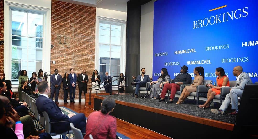 ジョン・レジェンドのインスタグラム：「We are proud to partner with @johnlegend #HUMANLEVEL to bring together racial equity research and local action. Our launch event, Bending the Moral Arc Toward (Racial) Justice, convened policymakers, researchers, and community advocates to explore the stories of people and places that are having a positive effect on the well-being of all Americans. Take a look at the event photos and let us know what you think of when you hear “well-being and racial equity” below. Link in bio to watch the event and learn more.」