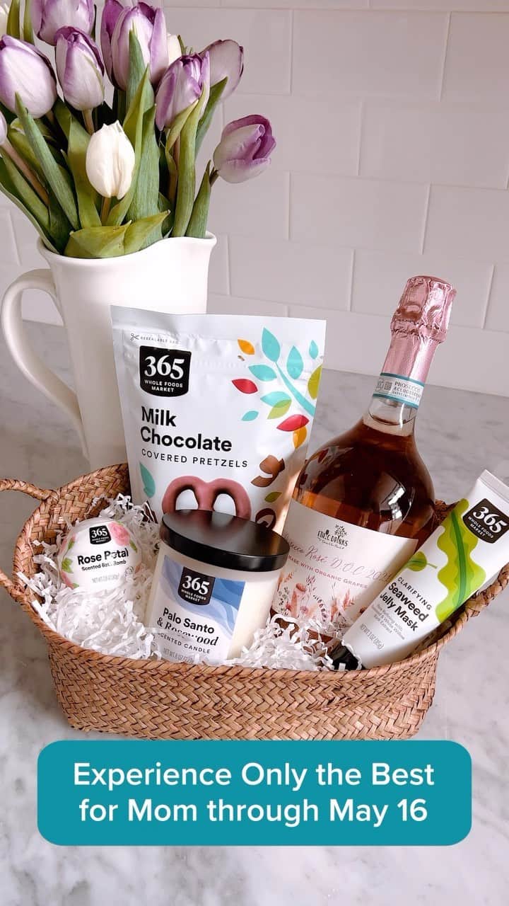 Whole Foods Marketのインスタグラム：「Mom deserves the most ✨🌷🍫」
