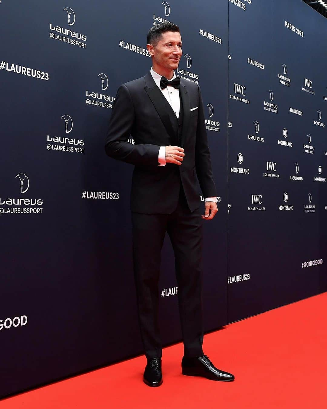 ロベルト・レヴァンドフスキさんのインスタグラム写真 - (ロベルト・レヴァンドフスキInstagram)「This evening, I had a great honour to present The Laureus World Sports Award in Sport for Good category.  Let’s keep in mind Nelson Mandela words „Sport can create hope”  Congratulations TEAM UP! You are doing an amazing work! @laureussport  #laureus23」5月9日 5時17分 - _rl9