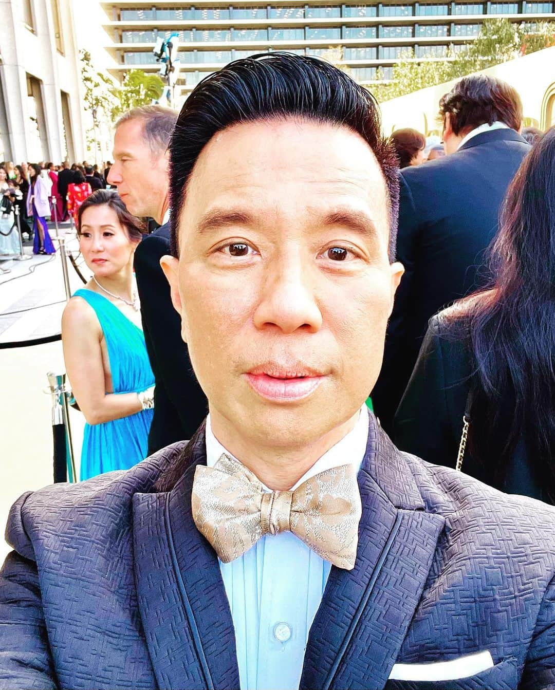 レジー・リーさんのインスタグラム写真 - (レジー・リーInstagram)「Wowza! What a night! Thank you @bingchen and everyone at @goldhouseco for having me at the 2nd Annual Gold Gala, THE pre-eminent annual event that unites and celebrates Asian Pacific achievements across different industries. @bingchen your words were nothing short of inspiring, uplifting, and motivating!!! Propelling our AAPI community into greater and greater visibility.  You and everyone at @goldhouseco have helped us continue to keep breaking barriers and create!! And what a beautiful idea to introduce #goldbridge to the world.  Bridging different communities and cultures and celebrating inclusion and working together. Happy #asianamericanpacificislanderheritagemonth !!!!   So great to see friends I’ve worked with over the decades and make new friends and celebrate and honor each other! What a frickin BLAST of an evening! Congratulations to the honorees: @iamsandraohinsta  @kehuyquan  #imanvellani  @evalongoria  #belabajaria  @geenarocero  @neal_mohan  @radhikajones  #PeggyandAndrewCherng #DominicNg @msleasalonga  @everythingeverywheremovie  And the cast of #JoyLuckClub @mingna_wen @thetamlyntomita @chao_time @laurentom9000 @lisaluofficial @france.nuyen #TsaiChin @thekieuchinh  AND the A100 honorees for 2023!   Tux: @theolivertolentino  Bow tie: @etonshirts   And last but not least, because I’m absolutely horrible at taking photos 😜😳, big thanks to my amazing friends, mga kapatid, my #kababayan , for snapping some great pics: 📸: @ajrafael  📸: @rubenvnepales  📸: @janetrnepales  📸 : @gtongi」5月9日 5時23分 - mrreggielee