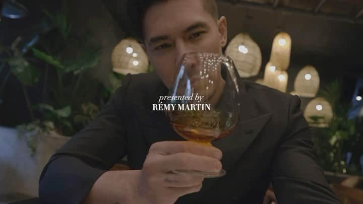 ルイス・タンのインスタグラム：「Rémy Martin is a brand that encourages Tan to keep evolving. “They say iron sharpens iron, and to surround yourself with those that push you to be your best,” Tan says of his exchange with the fabled cognac brand. “I feel like that has helped amplify not just me, but many diverse artists, and I love to be a part of that energy and movement.”  Read more link in bio.  @remymartinus  @flauntmagazine  #lewistan #mortalkombat #shadowandbone #remymartin #flaunt」