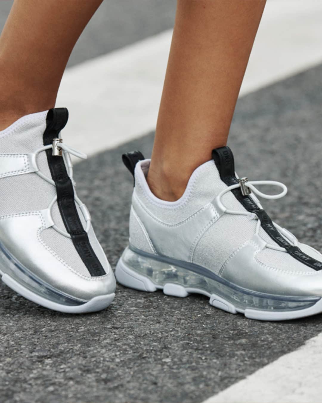 DKNYのインスタグラム：「Training day never looked so tempting.   #IFEELDKNY」