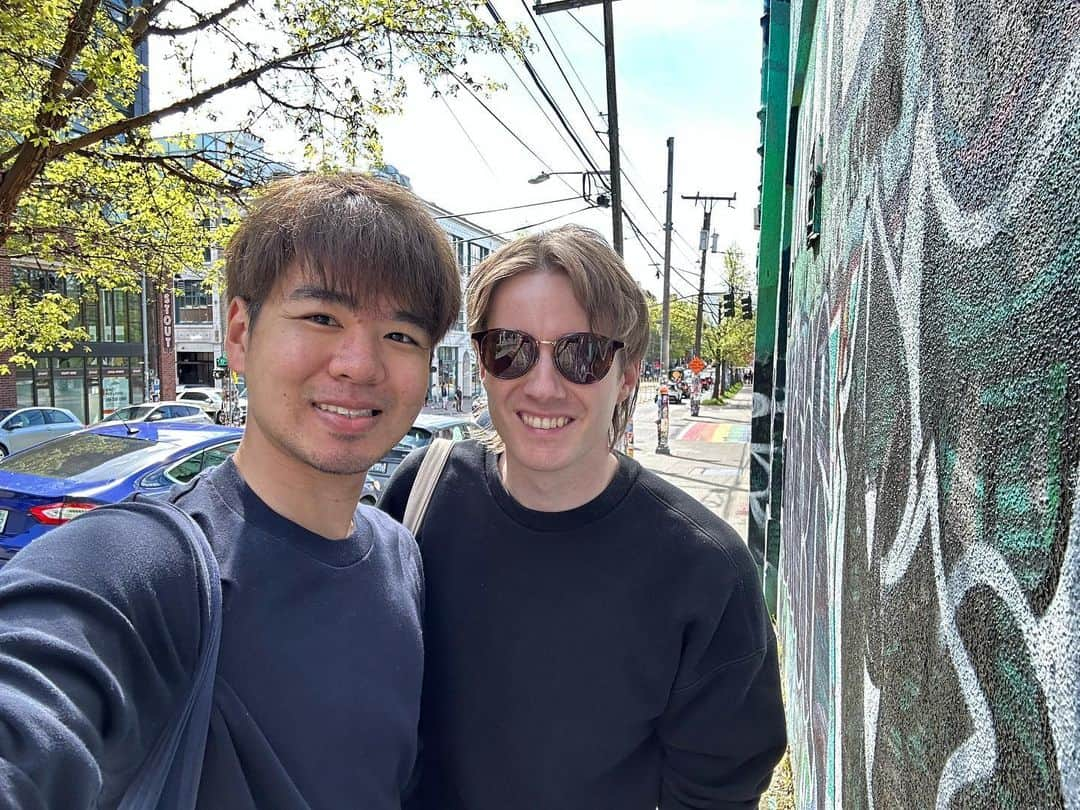 Seigo & Brenさんのインスタグラム写真 - (Seigo & BrenInstagram)「Seattle is getting warmer ☀️  シアトルは少しずつ暖かくなってきました🙋🏻‍♂️🙋🏼‍♂️ 皆さんはいかがお過ごしですか？  #gay #gaycouple #ゲイ #ゲイカップル #夫夫 #husbands #Seattle #シアトル #loveislove #Pride #LGBTQ #アメリカ生活 #husbandandhusband #Japan #日本 #Youtube」5月9日 5時47分 - seigoandbren