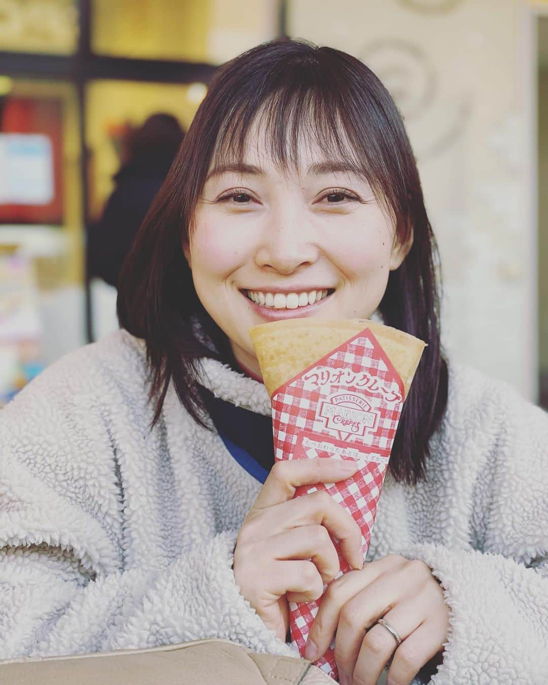 星野涼子さんのインスタグラム写真 - (星野涼子Instagram)「NHKのテレビ体操。 朝起きてすぐやるのにちょうどいいストレッチ感と、 少し頭も使って(左右の腕で違う動きとか)、 少し心拍数上がる動きで、 推せる👍  今年1月、 実家にいて自由に食べていた頃の写真を戒めに😂 マリオンクレープは青春の味👅(笑)  #nhk #テレビ体操　#ストレッチ　#運動　#体操　#ダイエット　#推し　#推し活　#あの頃　#マリオンクレープ #クレープ　#戒め　#japanesesweets #크레이프 #藤井風　#まつり」5月9日 5時48分 - ryoko.hoshino