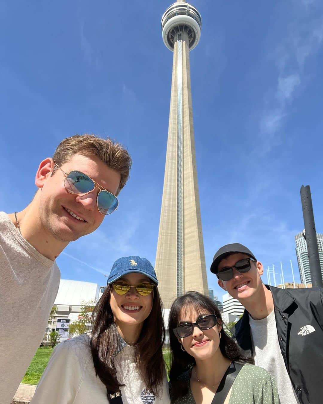 マディソン・チョックのインスタグラム：「📍Toronto 🏙️🪼🐠⛸️🍰🍦  #soifamily #soi2023 #toronto」