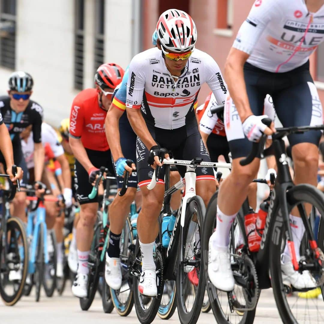 新城幸也さんのインスタグラム写真 - (新城幸也Instagram)「Stage3 @giroditalia ✅  📸 Photo : @iimiwa   #Giro2023 #giroditalia #ジロ  @teambahrainvictorious  @cn_bahrainvictorious」5月9日 5時50分 - yukiyaarashiro