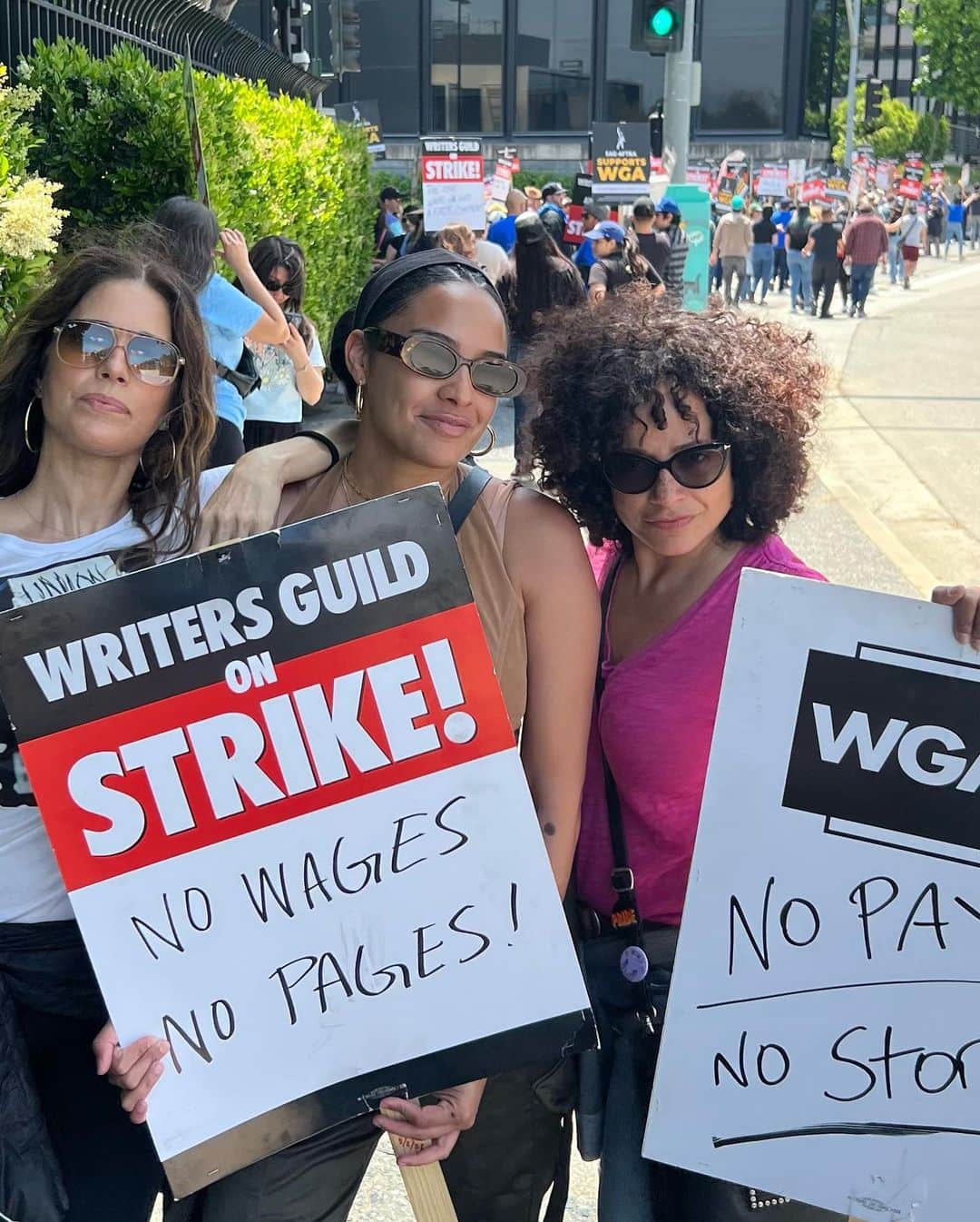 のインスタグラム：「UNIDOS!✊🏽 Latine coming out to support hardcore! @wgawest @wgaeast @sagaftra @therealanaortiz @sashamerci @toddgrinnell #wgastrong」