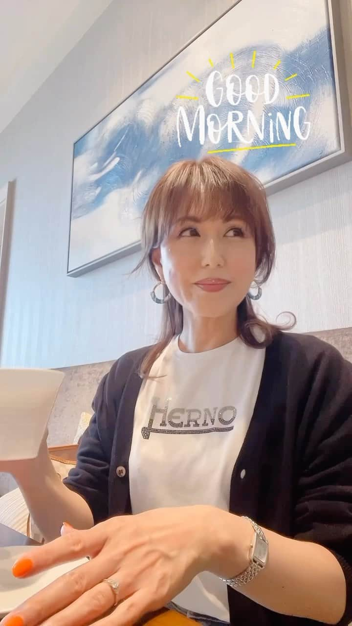 Yuuのインスタグラム：「おはようございます❤️  連休明け早々に 忙しくなりそうです  皆様も寒暖差に 気をつけながら 笑顔の毎日をお過ごしください❤️  #朝のコーヒー #コーヒー中毒 #coffee  #ilovecoffee   🦋悠々凜々🦋  #笑うかどには福来たる #around50 #今日1日を大切に　 #アラフィフ　 #大人女子 #セルフィー #smile  #selfy   いつも沢山の👍いいね📝&コメント 本当にありがとうございます  とても癒されてます💓」