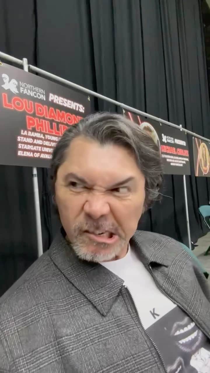 エミリー・スワローのインスタグラム：「This is the best we could come up with cause #WGAstrong.  #dadjokes #loudiamondphillips #thisistheway #buddycomedy」