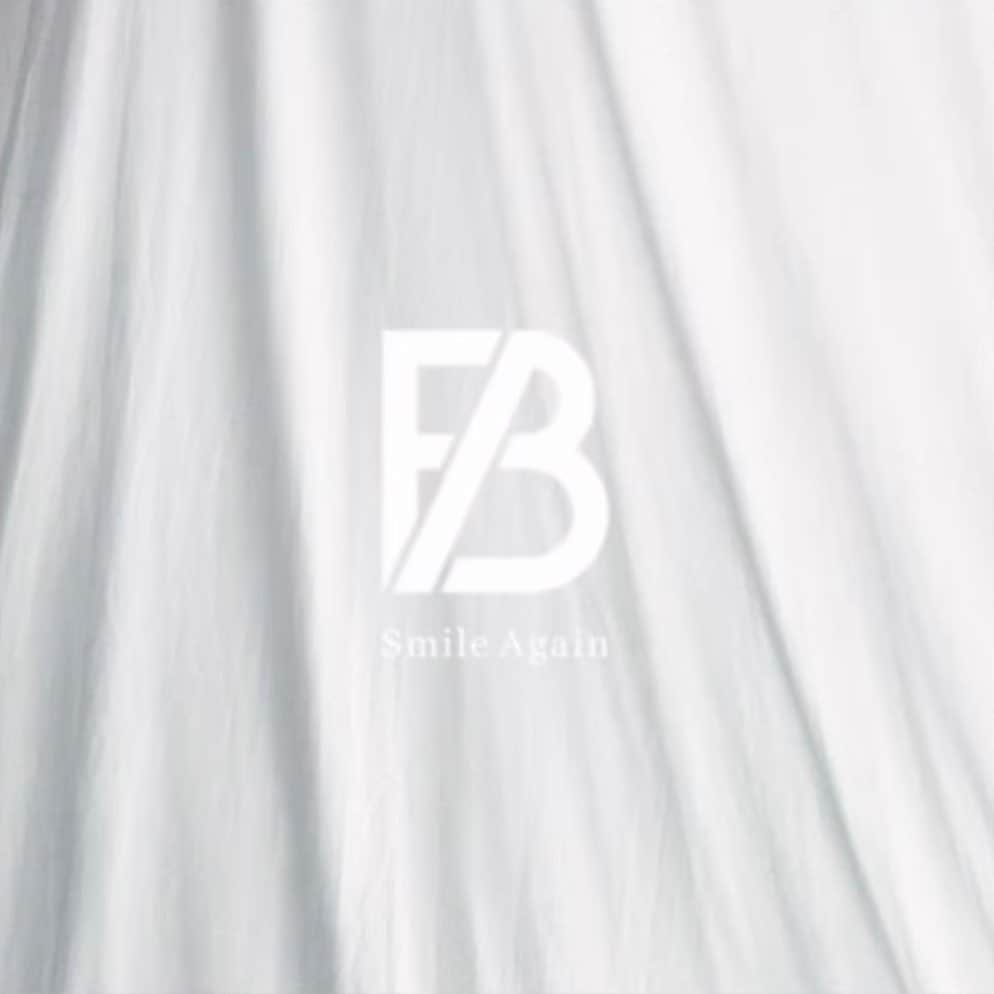 KEITAのインスタグラム：「BE:FIRSTさんのSmile Againを製作させて頂きました！ オーディションから約2年ぶりにレコーディングでメンバーの皆さんにお会いしたのですが、めちゃくちゃスキルが上がっていて同じ歌って踊るアーティストとして感動を超えてもはや脅威でした！笑  戦友であるSKY-HIとJUNEと一緒に最高の楽曲を作れた事も嬉しかった！  本当に素敵な作品になりましたので皆様是非チェックしてみて下さい！  @befirst__official @bmsg_official  @skyhidaka @different__idea__j #BEFIRST #SmileAgain #君は綺麗だ」