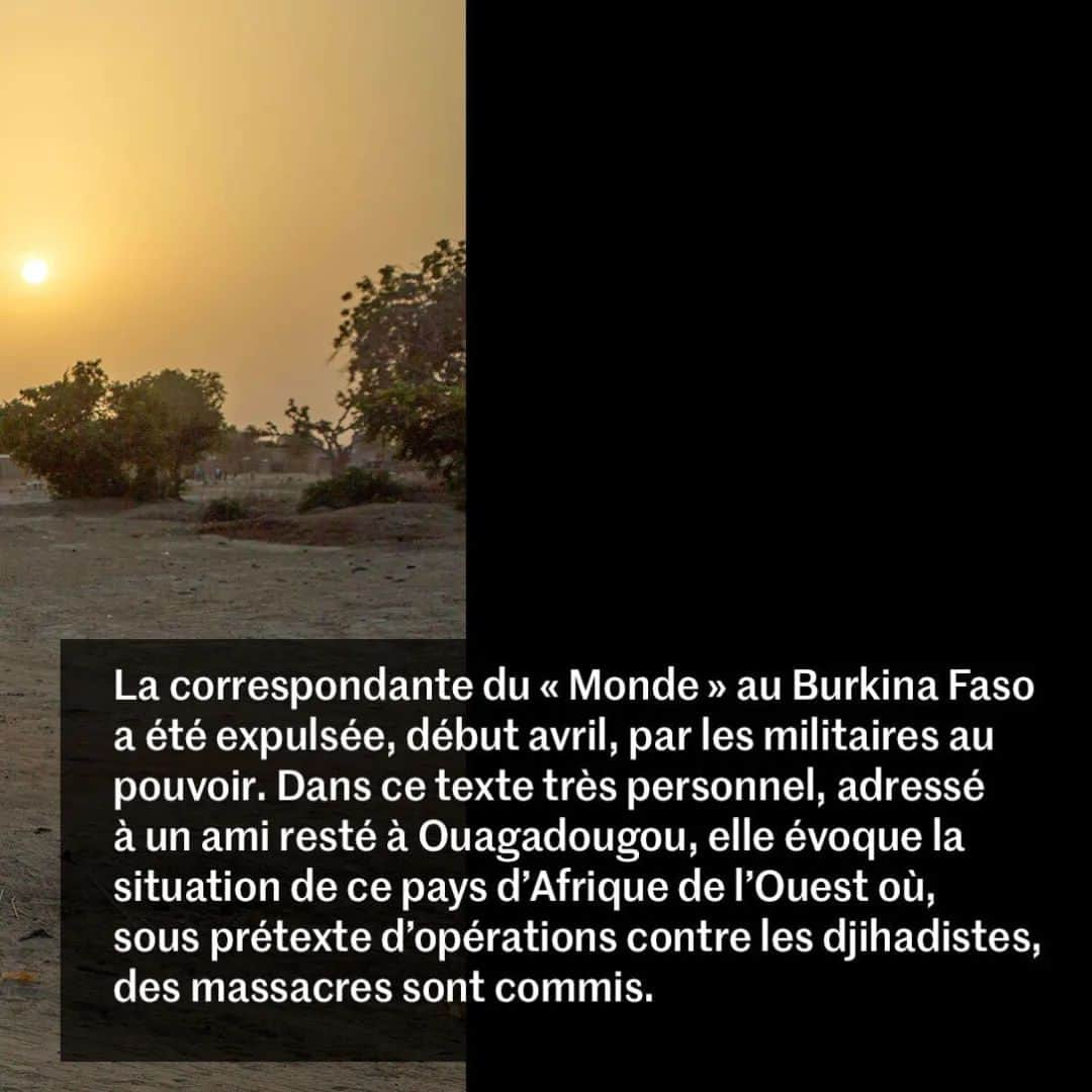 ルモンドさんのインスタグラム写真 - (ルモンドInstagram)「Amadou*, j’ai honte. Je suis partie sans même te dire au revoir. J’ignore comment te joindre. Tu n’as pas WhatsApp et te contacter sur ta ligne téléphonique est devenu trop risqué (son prénom a été modifié pour des raisons de sécurité). Tout est allé si vite, depuis cet appel d’un numéro inconnu, le 31 mars au matin… Ça me semble être hier. « Je suis lieutenant de police à la direction de la sûreté de l’Etat, m’a prévenu un homme. On aimerait vous poser quelques questions. Je ne peux pas vous en parler. Venez, on vous expliquera. »  Me voici bientôt dans un bureau éclairé d’un néon blanc, dans les locaux de la direction générale de la police nationale burkinabée. Le lieutenant porte un boubou coloré, sans insigne. Il a le visage fermé. Moi aussi. Je pense à toi, à ta famille, à ce pays que je ne veux pas quitter. Il m’interroge sur mon travail, mes déplacements, mes reportages. J’élude. Ça l’agace. Il gribouille sur son bloc-notes ; et puis, au bout d’une heure, se lève pour me conduire vers la sortie. En repartant sur ma moto, au cœur des embouteillages de #Ouaga, j’entends encore ses derniers mots : « J’en prends acte. »  La journée n’est pas finie. A 21 heures, j’apprends que le même officier est passé chez ma consœur de Libération, Agnès Faivre. « J’ai vingt-quatre heures pour quitter le territoire », me dit-elle. Cette nuit-là, je guetterai la sonnerie de mon téléphone. Les heures passeront sans le moindre appel.  Vous avez lu 10% de cet article. Retrouvez-le en suivant le lien linkinbio sur notre profil.⁣⁣  #burkinafaso #journalism #libertedelapresse #democratie #junte #medias  Texte : Sophie Douce Photo. Retour des femmes de la brousse après une longue journée de travail, au Burkina Faso, le 15 février 2022. Cissé #PourLeMonde」4月24日 22時59分 - lemondefr