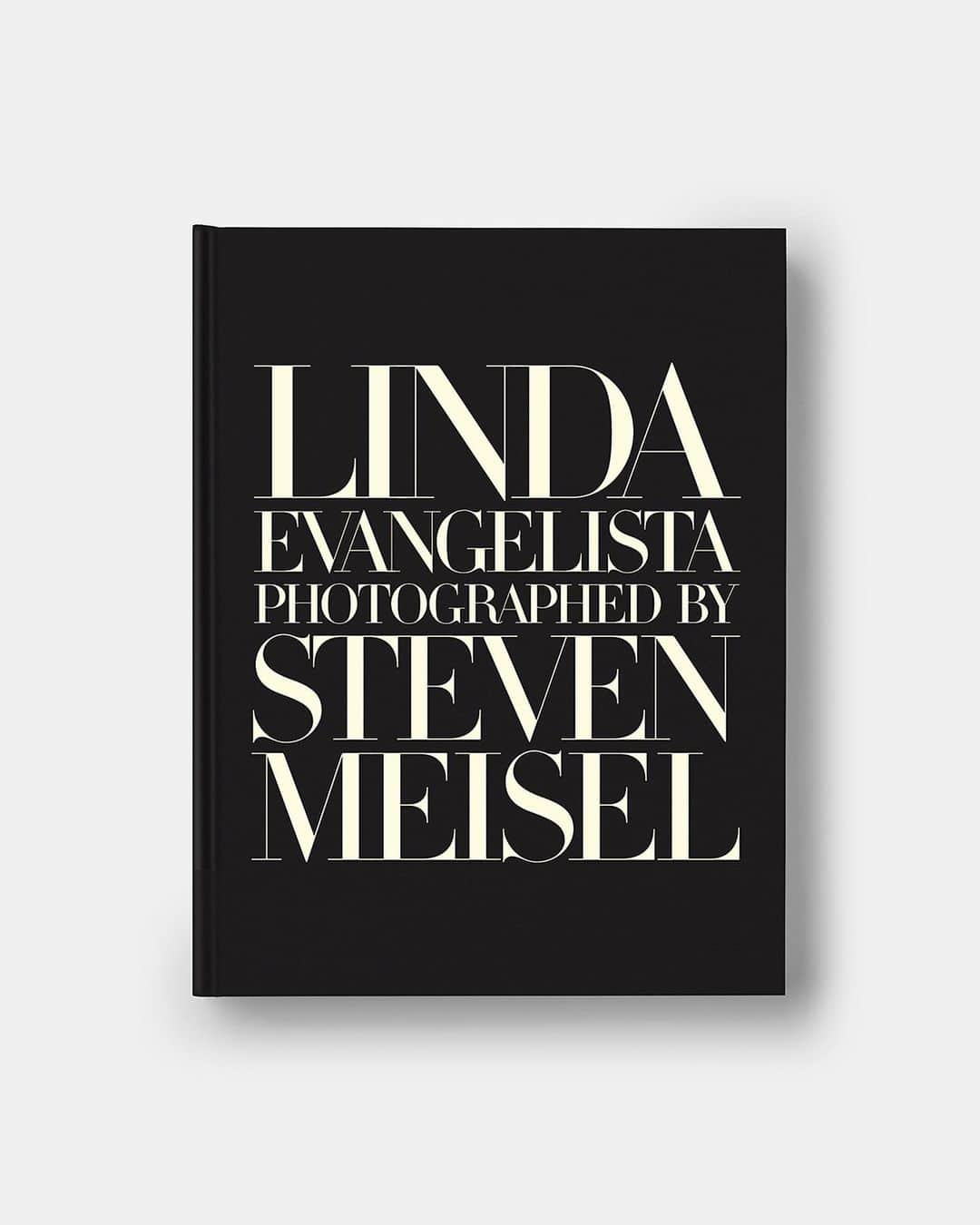 リンダ・エヴァンジェリスタさんのインスタグラム写真 - (リンダ・エヴァンジェリスタInstagram)「We have been making images together since we first met in 1987. Our book, Linda Evangelista Photographed by Steven Meisel, is a celebration of our friendship and an expression of our gratitude for the lives and careers we've been given. The book will be available around the world on September 13th by @phaidonpress. We hope you will enjoy the photographs as much as we enjoyed every second creating them.    With our love and thanks, Linda and Steven   #lindabystevenbook Learn more at Phaidon.com/lindabysteven」4月24日 23時00分 - lindaevangelista